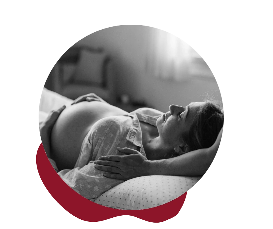 Femme enceinte recevant un massage prénatal à Voiron